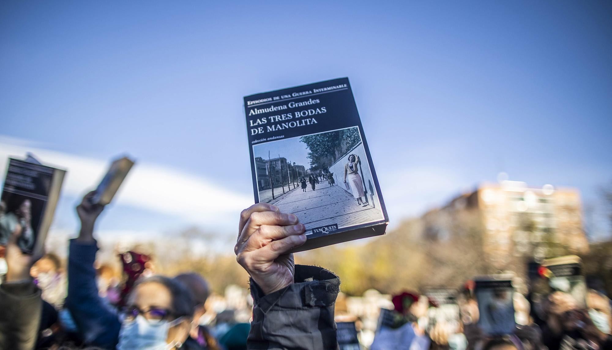 Almudena Grandes entierro 4